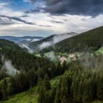 Lato pod parasolem - czyli jak pogoda zmienia sektor turystyczny w Polsce?