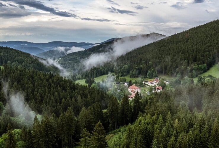 Lato pod parasolem - czyli jak pogoda zmienia sektor turystyczny w Polsce?