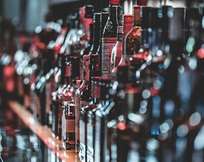 Prohibicja po polsku – alkohol pod prawną lupą