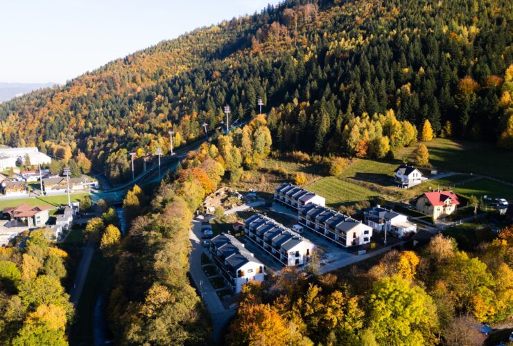 Workation jesienią – połączenie pracy i odpoczynku w Polsce. Dlaczego coraz więcej osób wybiera ten styl?