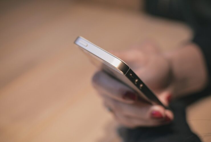 Telefony w szkole – prawo i praktyka