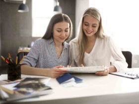 Samodzielność zaczyna się od portfela. Łukasz Paszkiewicz o edukacji finansowej dziewcząt i młodych kobiet.