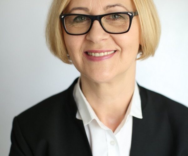 OnkoCafe zmienia sposób mówienia o raku piersi. Zamiast straszyć – uczy, wspiera i działa