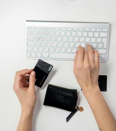 https://webgazeta.pl/swiateczne-zakupy-online-pod-lupa-cyberprzestepcow-jak-chronic-swoje-dane-w-sieci/