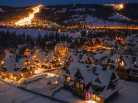 Zimowe ferie bez jednego scenariusza. Krócej, częściej i bardziej elastycznie