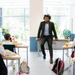 dlaczego-dzieci-ucza-sie-skuteczniej-w-ruchu-co-mowia-badania-i-obserwacje-nauczycieli