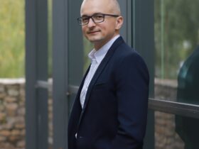 Smartfon w dłoni i… pogłębiające się kryzysy. Co dorośli przestali zauważać u dzieci?