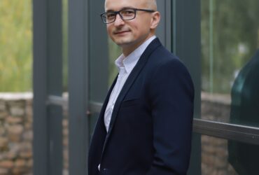 Smartfon w dłoni i… pogłębiające się kryzysy. Co dorośli przestali zauważać u dzieci?