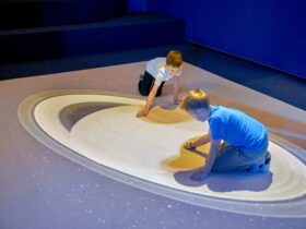 badania-potwierdzaja-polska-interaktywna-podloga-magiczny-dywan-kinebi-skutecznie-wspiera-funkcje-poznawcze-dzieci